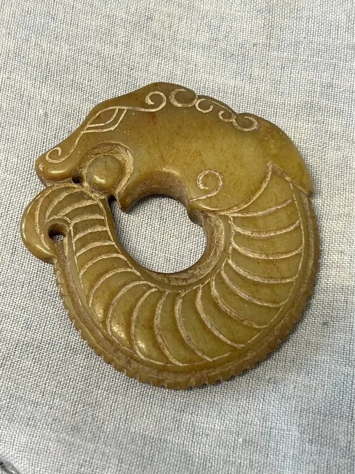Double-Sided Ring-Form Jade Jue with Dragon Motif