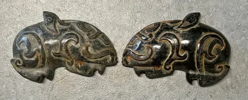 Pair of Carved Black Stone Animal Figures, Warring States to Han Split-Tally Auspicious Beast Jade Tally