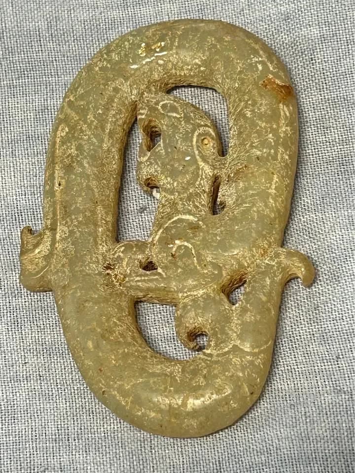 Warring States–Han Dragon-Form Jade Ornament