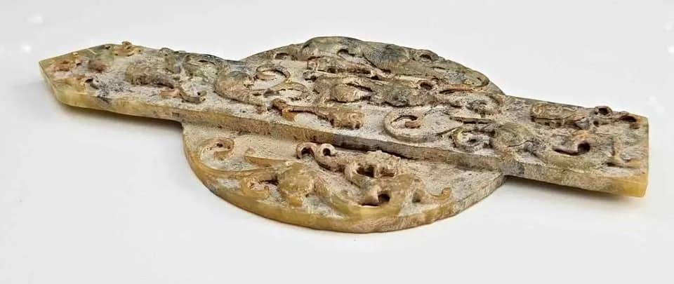 Warring States–Han Dynasty Chi-Dragon Relief Jade Gui-Bi